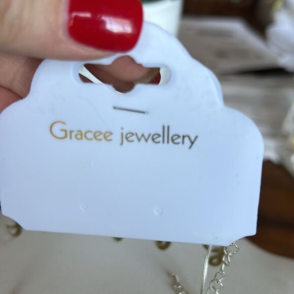 Gracee Jewellery necklace NWT silver color with dust bag - Picture 6 of 6
